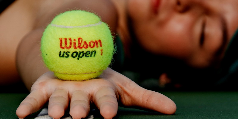 green-wilson-tennis-ball-2996258_2x1