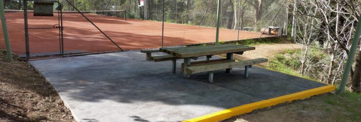 Court 2 Picnic Table Area